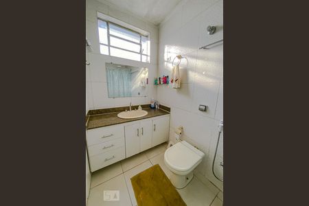 Casa à venda com 215m², 3 quartos e 3 vagasBanheiro da Suite