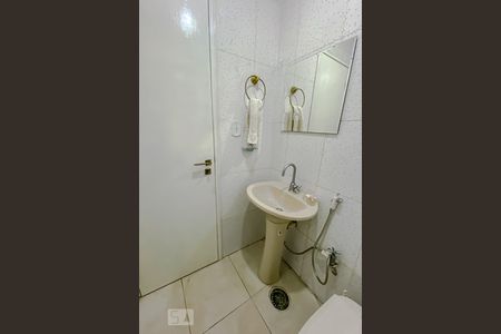 Casa à venda com 215m², 3 quartos e 3 vagasBanheiro Quarto 2