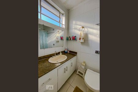 Casa à venda com 215m², 3 quartos e 3 vagasBanheiro da Suite