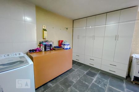 Casa à venda com 215m², 3 quartos e 3 vagasLavanderia