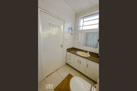 Casa à venda com 215m², 3 quartos e 3 vagasBanheiro da Suite