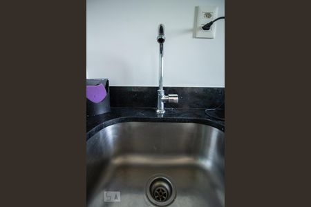 Pia de kitnet/studio para alugar com 1 quarto, 15m² em Bom Retiro, São Paulo