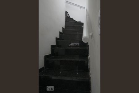 Casa de condomínio à venda com 92m², 2 quartos e 1 vaga Casa de condomínio à venda com 92m², 2 quartos e 1 vagaEscada