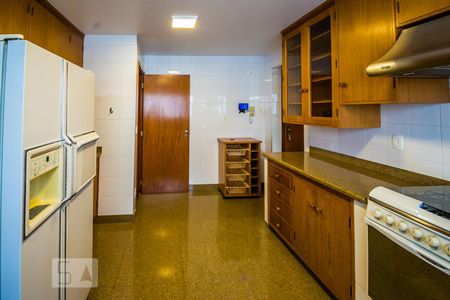 Apartamento à venda com 280m², 5 quartos e 4 vagasCozinha