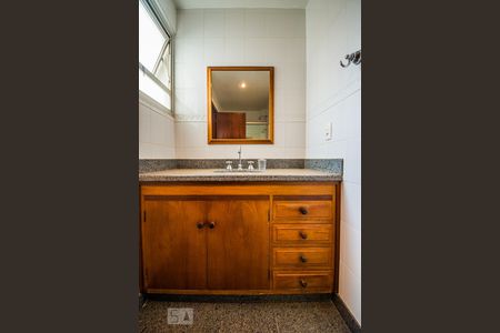 Apartamento à venda com 280m², 5 quartos e 4 vagasBanheiro da Suíte 2