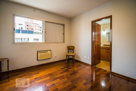 Apartamento à venda com 280m², 5 quartos e 4 vagasSuíte 1