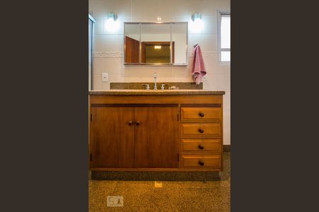 Apartamento à venda com 280m², 5 quartos e 4 vagasBanheiro da Suíte 1