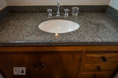 Apartamento à venda com 280m², 5 quartos e 4 vagasBanheiro da Suíte 2