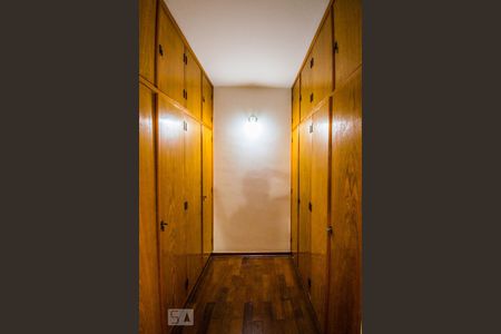 Apartamento à venda com 280m², 5 quartos e 4 vagasCloset da suíte 1