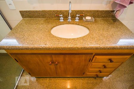 Apartamento à venda com 280m², 5 quartos e 4 vagasBanheiro da Suíte 1