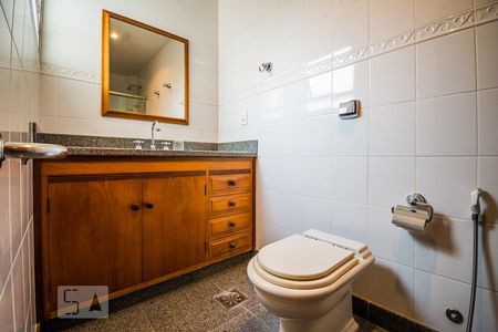 Apartamento à venda com 280m², 5 quartos e 4 vagasBanheiro da Suíte 2