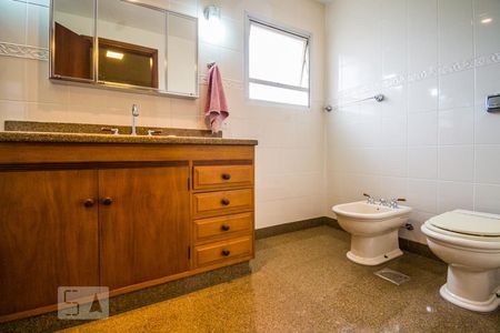 Apartamento à venda com 280m², 5 quartos e 4 vagasBanheiro da Suíte 1