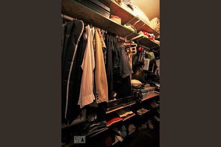 Casa à venda com 120m², 3 quartos e 4 vagasCloset