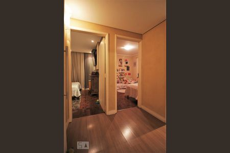 Corredor de casa à venda com 3 quartos, 120m² em Cidade Intercap, Taboão da Serra