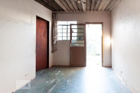 Casa à venda com 251m², 2 quartos e 2 vagasEdícula - Sala