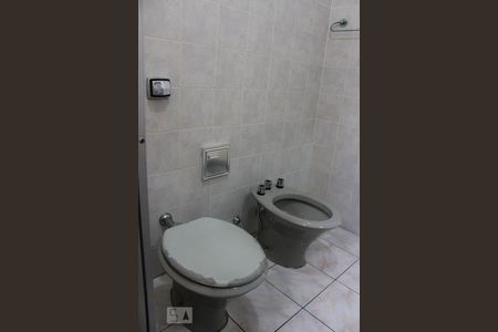 Banheiro de apartamento para alugar com 1 quarto, 50m² em Boqueirão, Santos