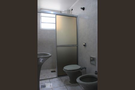 Banheiro de apartamento para alugar com 1 quarto, 50m² em Boqueirão, Santos