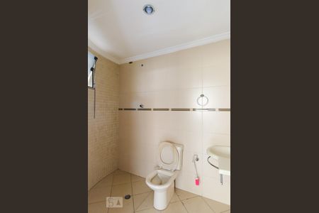 Banheiro 1 de casa à venda com 3 quartos, 413m² em Conceição, Diadema