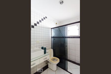 Banheiro da suíte de casa à venda com 3 quartos, 413m² em Conceição, Diadema