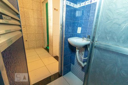 Banheiro de casa para alugar com 2 quartos, 55m² em Bento Ribeiro, Rio de Janeiro