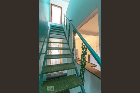 Escada de casa para alugar com 2 quartos, 55m² em Bento Ribeiro, Rio de Janeiro