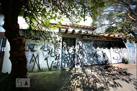 Casa à venda com 253m², 4 quartos e 3 vagasFachada