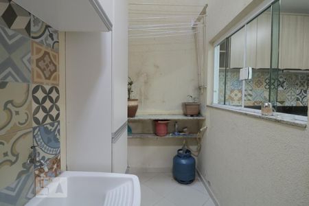 Casa de condomínio à venda com 65m², 2 quartos e 1 vagaArea de serviço