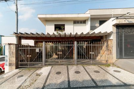 Casa à venda com 200m², 4 quartos e 3 vagasFachada