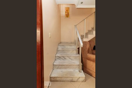 Casa à venda com 200m², 4 quartos e 3 vagasEscada