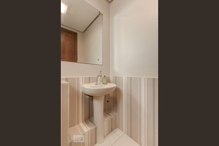 Lavabo 1 de casa à venda com 3 quartos, 240m² em São Geraldo, Porto Alegre