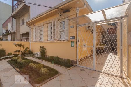 Pátio de casa à venda com 3 quartos, 240m² em São Geraldo, Porto Alegre