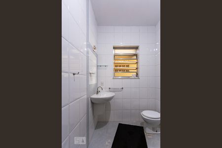 Casa à venda com 380m², 2 quartos e 3 vagas Casa à venda com 380m², 2 quartos e 3 vagasBanheiro 1