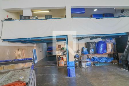 Casa à venda com 380m², 2 quartos e 3 vagas Casa à venda com 380m², 2 quartos e 3 vagasSalão / Armazem