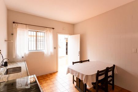 Casa à venda com 380m², 2 quartos e 3 vagas Casa à venda com 380m², 2 quartos e 3 vagasCozinha