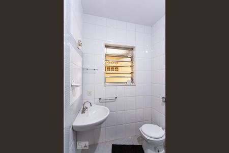 Casa à venda com 380m², 2 quartos e 3 vagas Casa à venda com 380m², 2 quartos e 3 vagasBanheiro 1