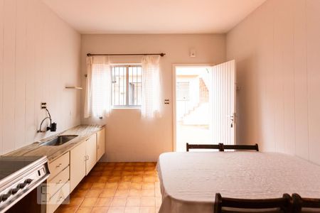 Casa à venda com 380m², 2 quartos e 3 vagas Casa à venda com 380m², 2 quartos e 3 vagasCozinha