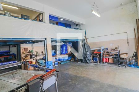 Casa à venda com 380m², 2 quartos e 3 vagas Casa à venda com 380m², 2 quartos e 3 vagasSalão / Armazem