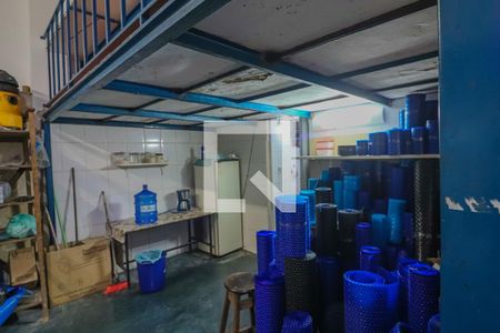 Casa à venda com 380m², 2 quartos e 3 vagas Casa à venda com 380m², 2 quartos e 3 vagasSalão / Armazem