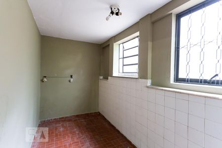 Casa à venda com 380m², 2 quartos e 3 vagas Casa à venda com 380m², 2 quartos e 3 vagasEdícula