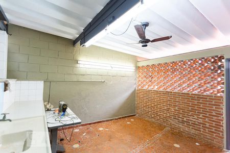 Casa à venda com 380m², 2 quartos e 3 vagas Casa à venda com 380m², 2 quartos e 3 vagasEdícula