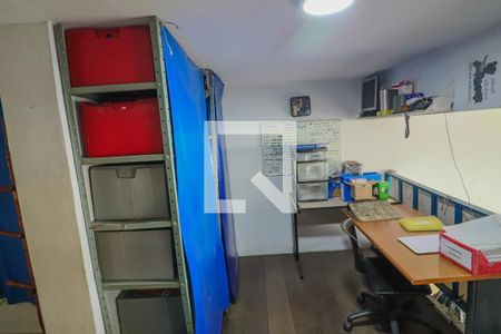 Casa à venda com 380m², 2 quartos e 3 vagas Casa à venda com 380m², 2 quartos e 3 vagasSalão / Armazem - Escritorio