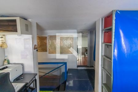 Casa à venda com 380m², 2 quartos e 3 vagas Casa à venda com 380m², 2 quartos e 3 vagasSalão / Armazem - Escritorio