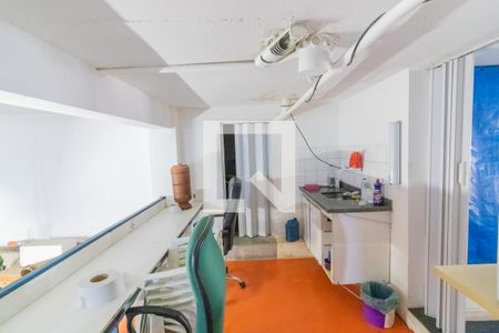 Casa à venda com 380m², 2 quartos e 3 vagas Casa à venda com 380m², 2 quartos e 3 vagasSalão / Armazem - Refeitorio