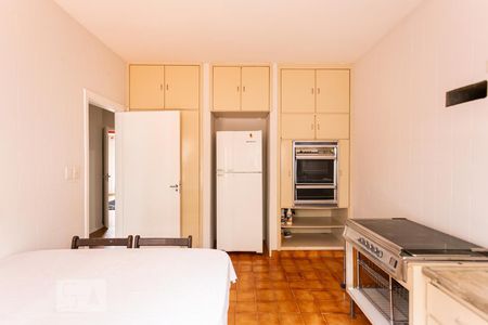 Casa à venda com 380m², 2 quartos e 3 vagas Casa à venda com 380m², 2 quartos e 3 vagasCozinha