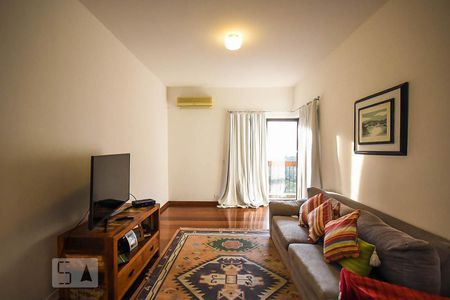 Apartamento à venda com 300m², 4 quartos e 4 vagas Apartamento à venda com 300m², 4 quartos e 4 vagasSala de tv