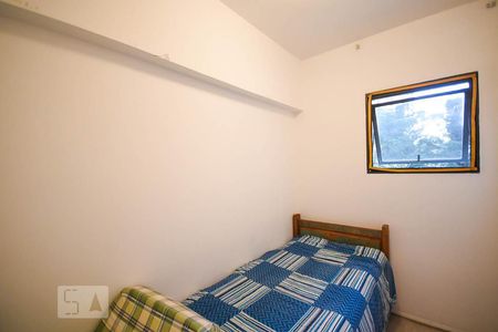 Apartamento à venda com 300m², 4 quartos e 4 vagas Apartamento à venda com 300m², 4 quartos e 4 vagasQuarto de serviço