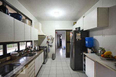 Apartamento à venda com 300m², 4 quartos e 4 vagas Apartamento à venda com 300m², 4 quartos e 4 vagasCozinha