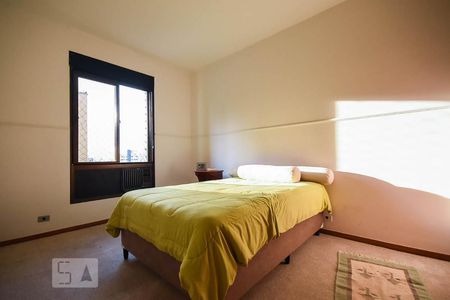 Apartamento à venda com 300m², 4 quartos e 4 vagas Apartamento à venda com 300m², 4 quartos e 4 vagasQuarto 2