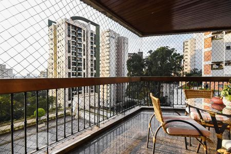 Apartamento à venda com 300m², 4 quartos e 4 vagas Apartamento à venda com 300m², 4 quartos e 4 vagasVaranda 1