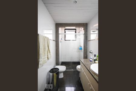 Apartamento à venda com 300m², 4 quartos e 4 vagas Apartamento à venda com 300m², 4 quartos e 4 vagasBanheiro